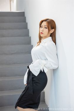 闲敲棋子落灯花